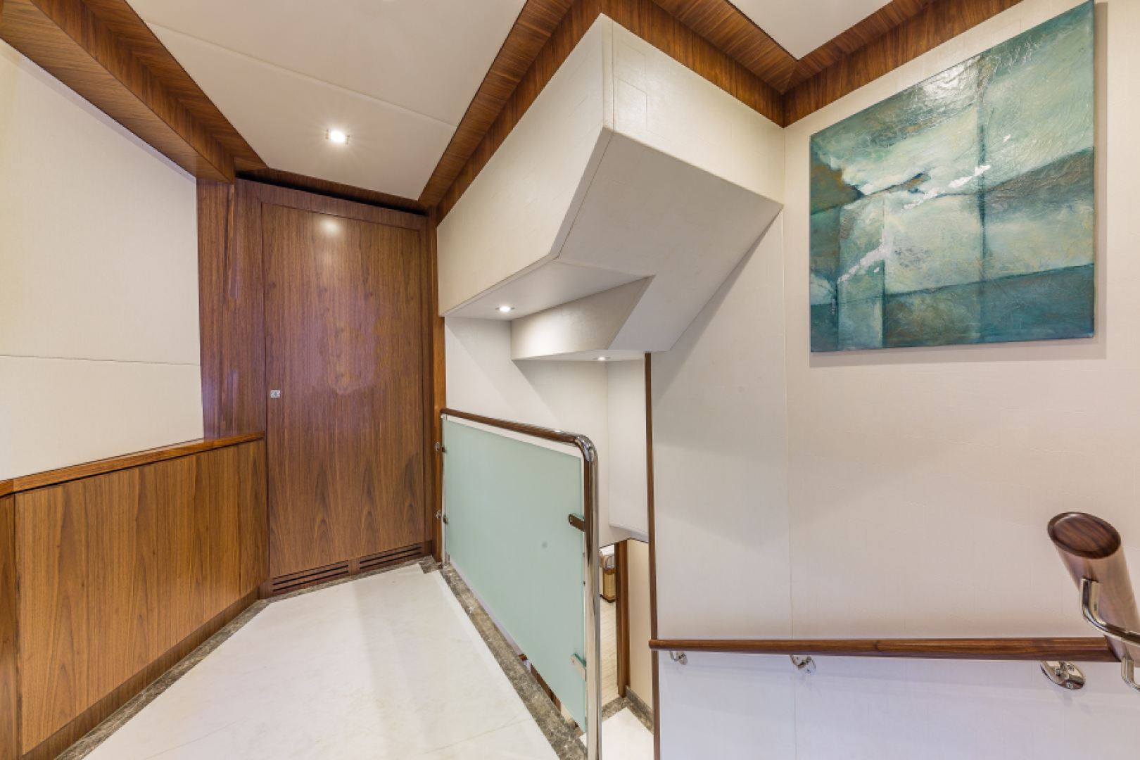 2018 Hargrave Raised Pilothouse - Image 23