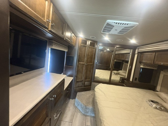 2020 TIFFIN ALLEGRO RED 33 AL - Image 9