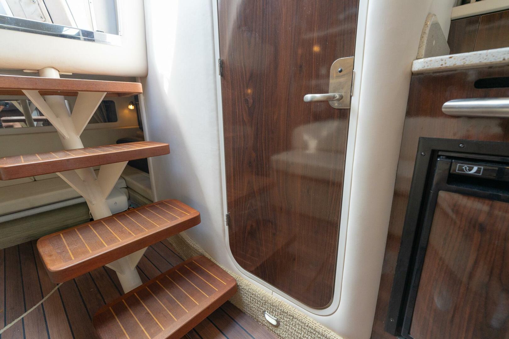 2016 Sea Ray 330 Sundancer - Image 32