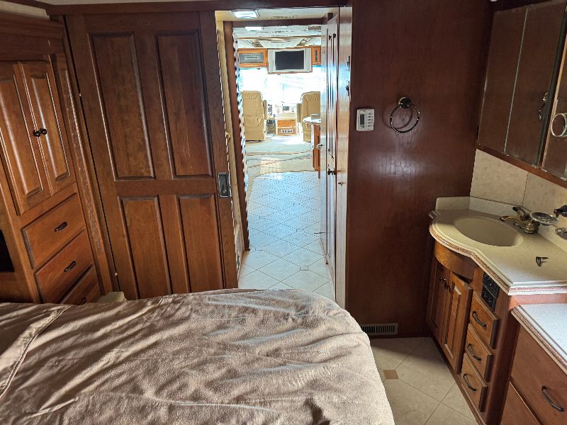 2004 Monaco Executive 40PBT - Image 21