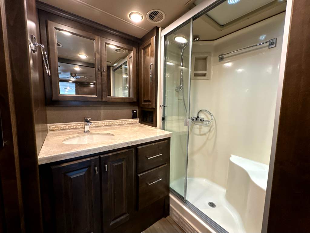 2018 TIFFIN ALLEGRO RED 37BA - Image 21
