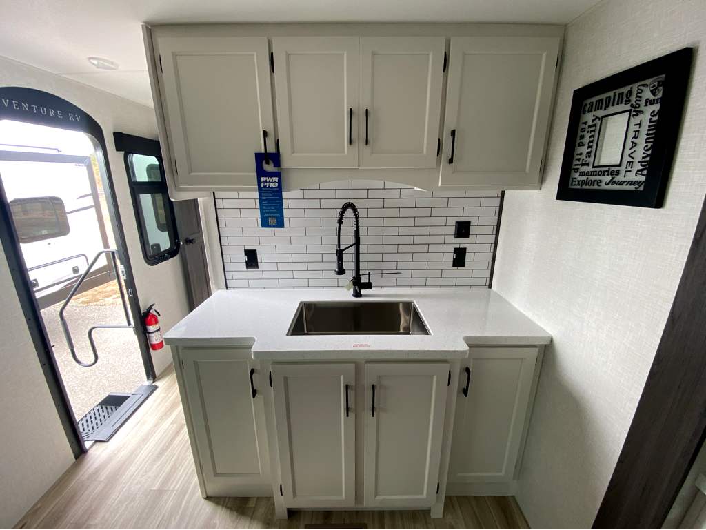 2026 VENTURE RV SPORTTREK 333VMI - Image 26
