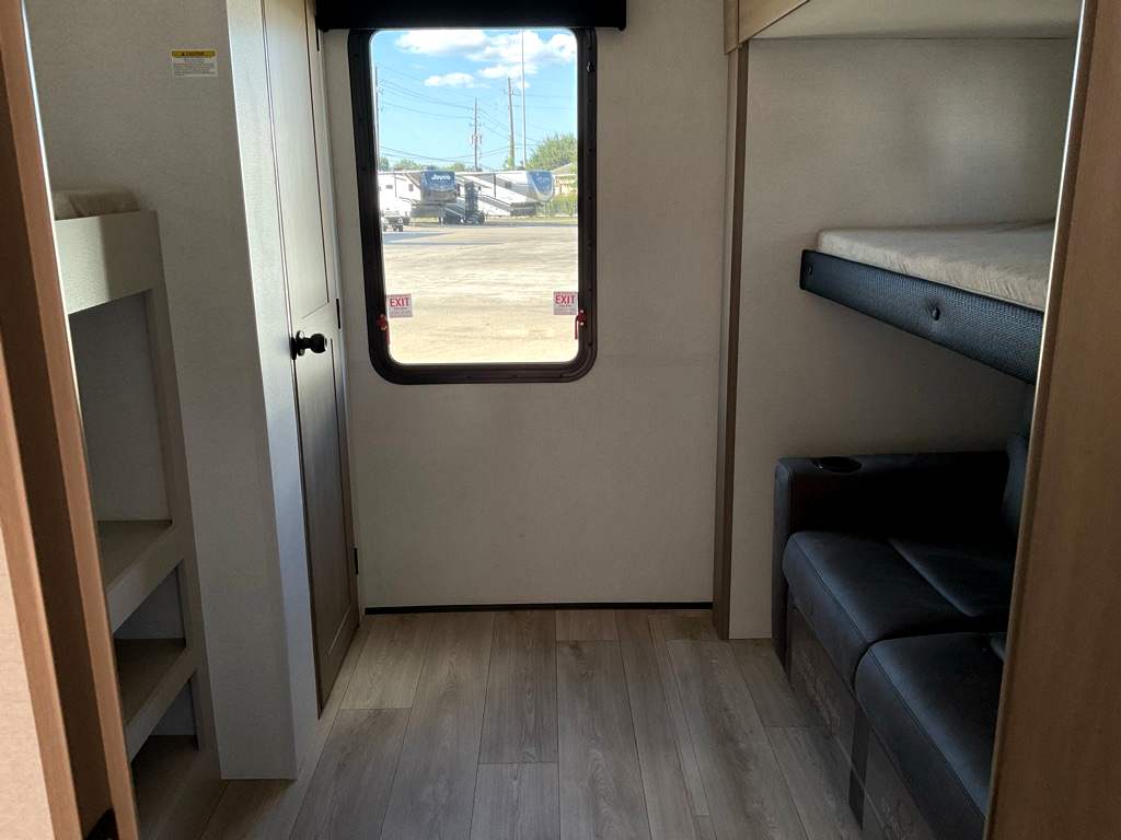 2027 JAYCO Jay Feather 33BH - Image 26