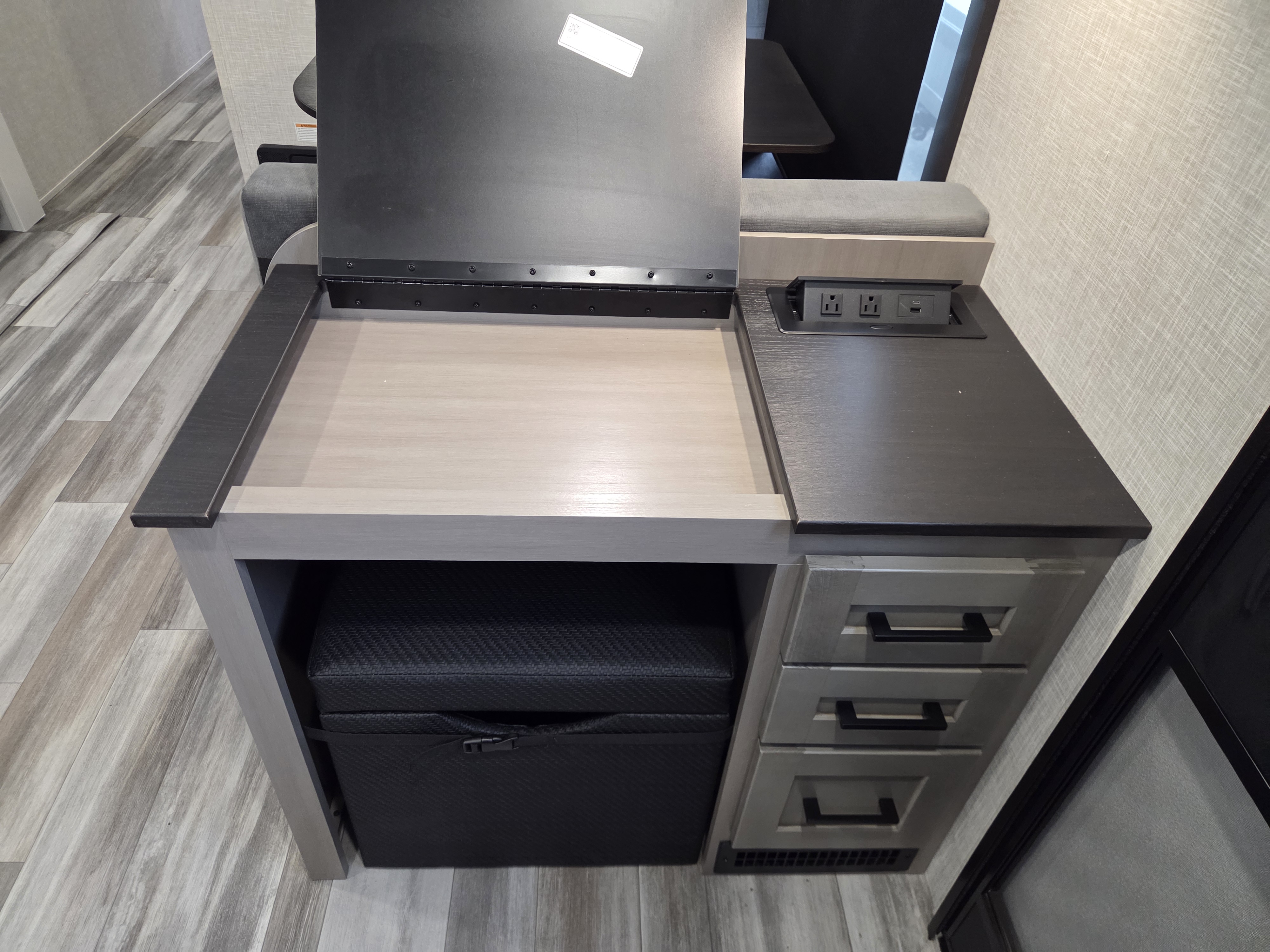 2025 Jayco Jay Feather 23RK - Image 6