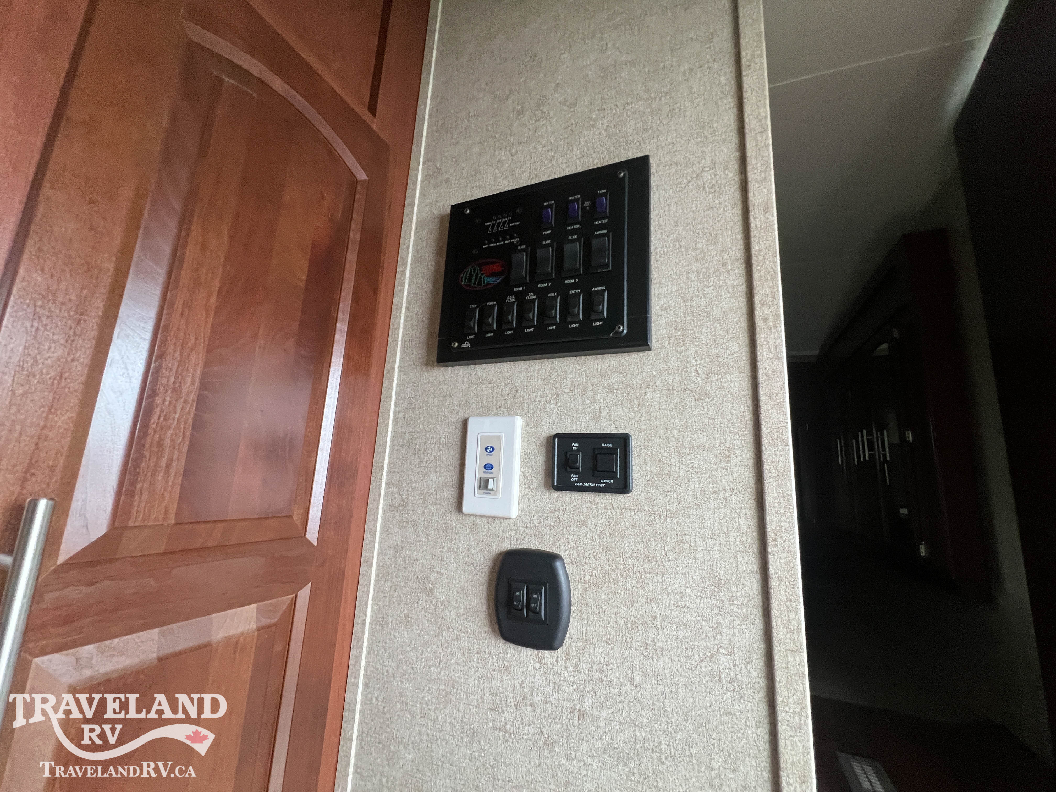 2015 Forest River Rockwood Signature Ultra Lite ULTRA LITE 8285IKWS - Image 21