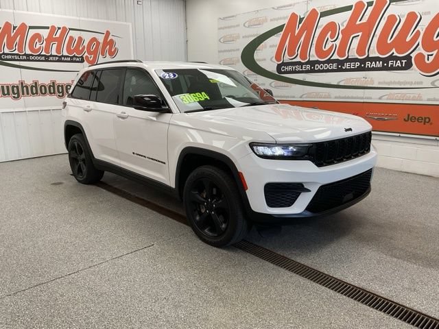 2023 Jeep Grand Cherokee Utility 4D Altitude 4WD - Image 5