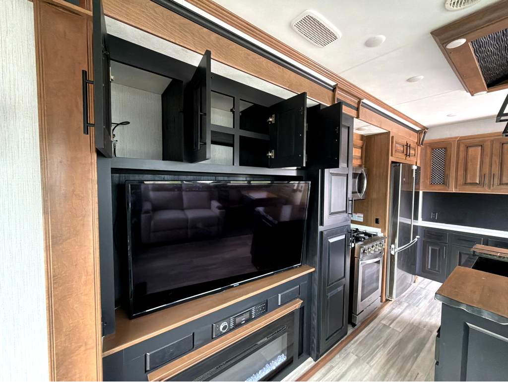 2021 HEARTLAND BIGHORN 3300DL - Image 18