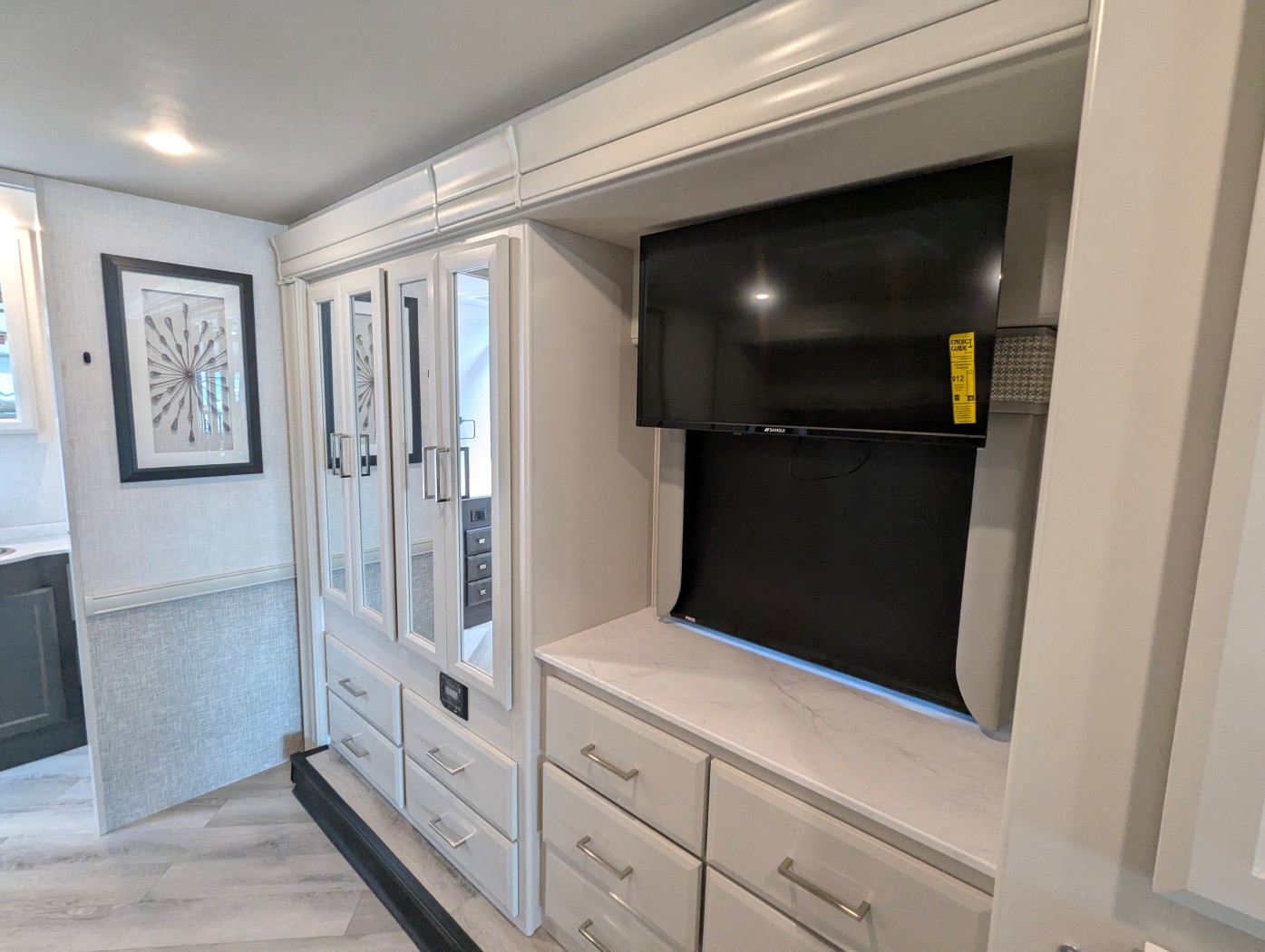 2026 Holiday Rambler Invicta 33HB - Image 24