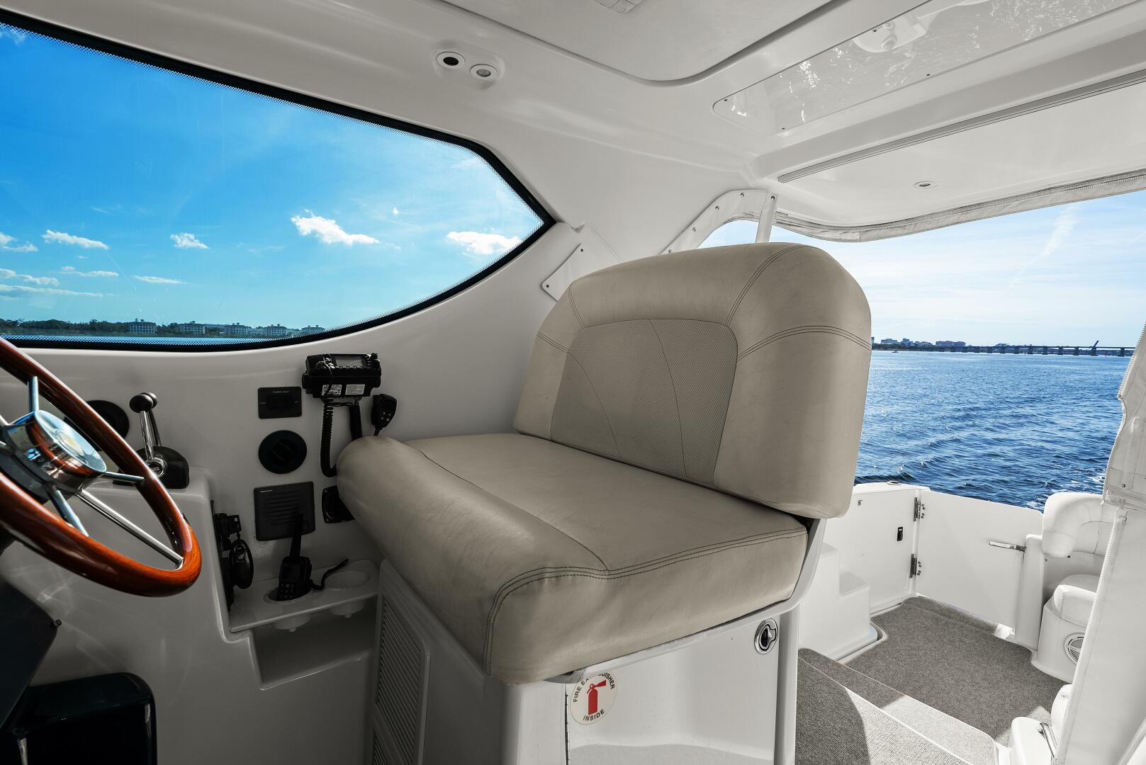 2007 Tiara Yachts 4300 Sovran - Image 8