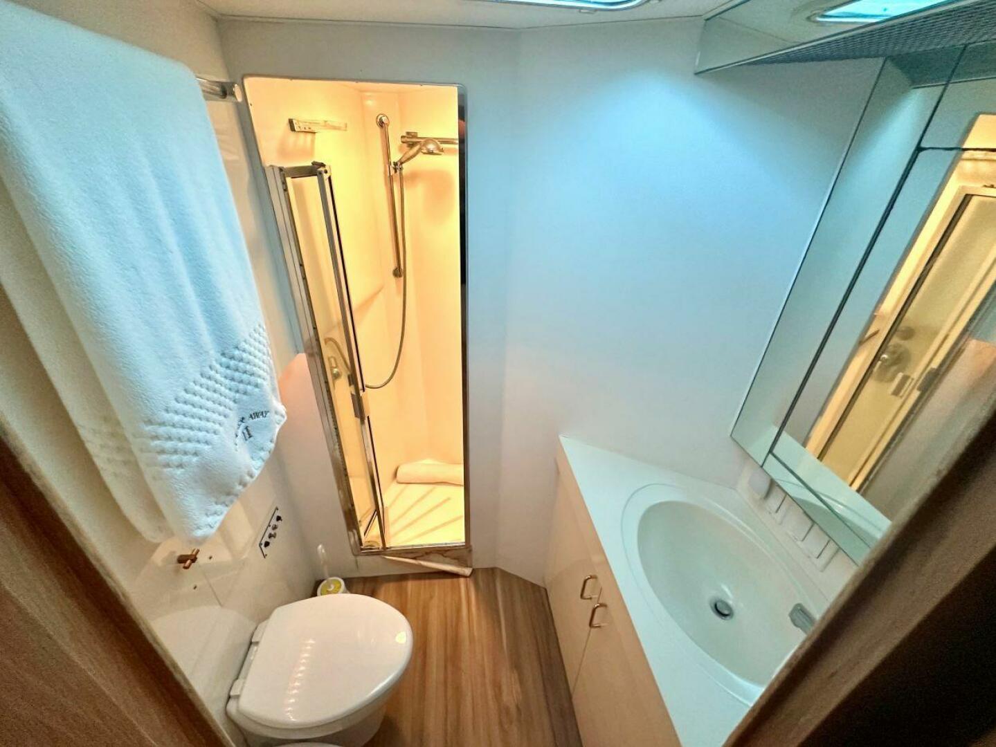 1994 Hatteras Cockpit Motoryacht - Image 29