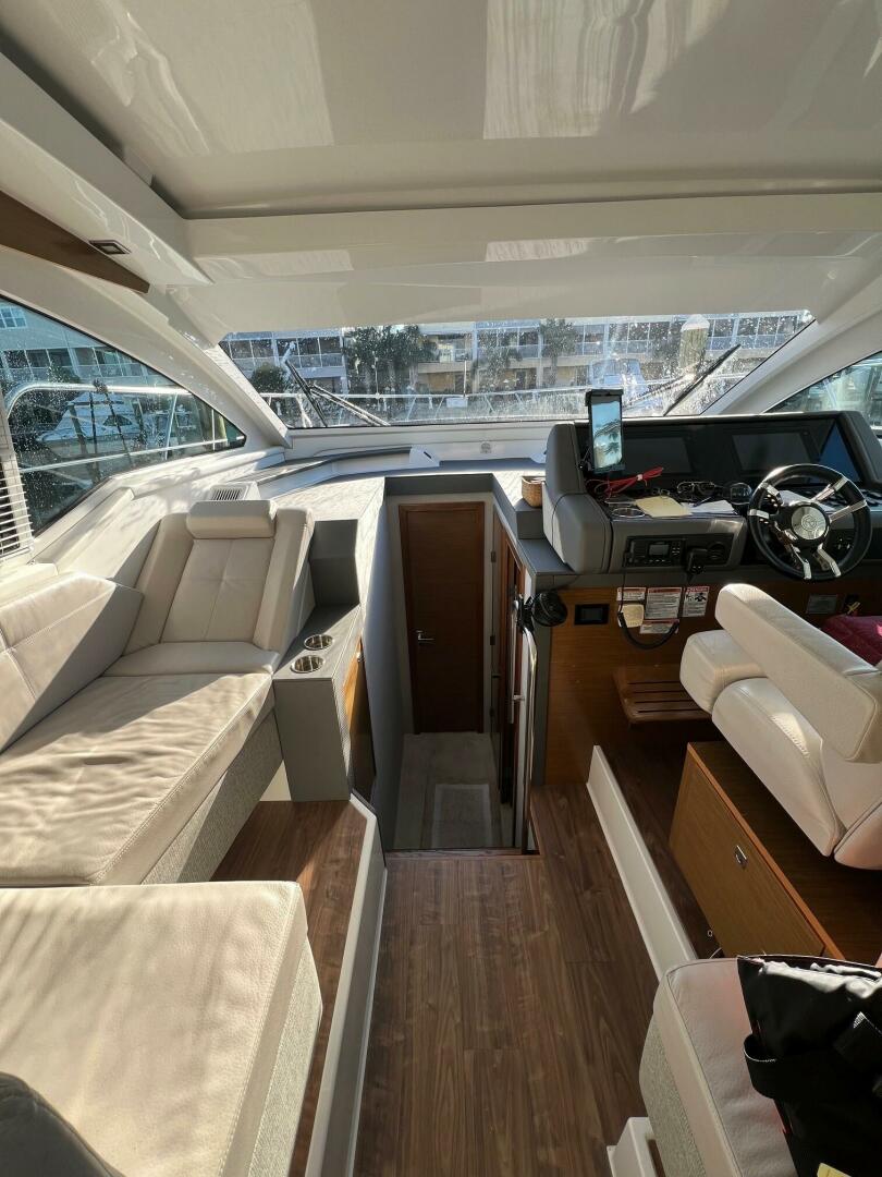 2018 Cruisers Yachts 42 Cantius - Image 13