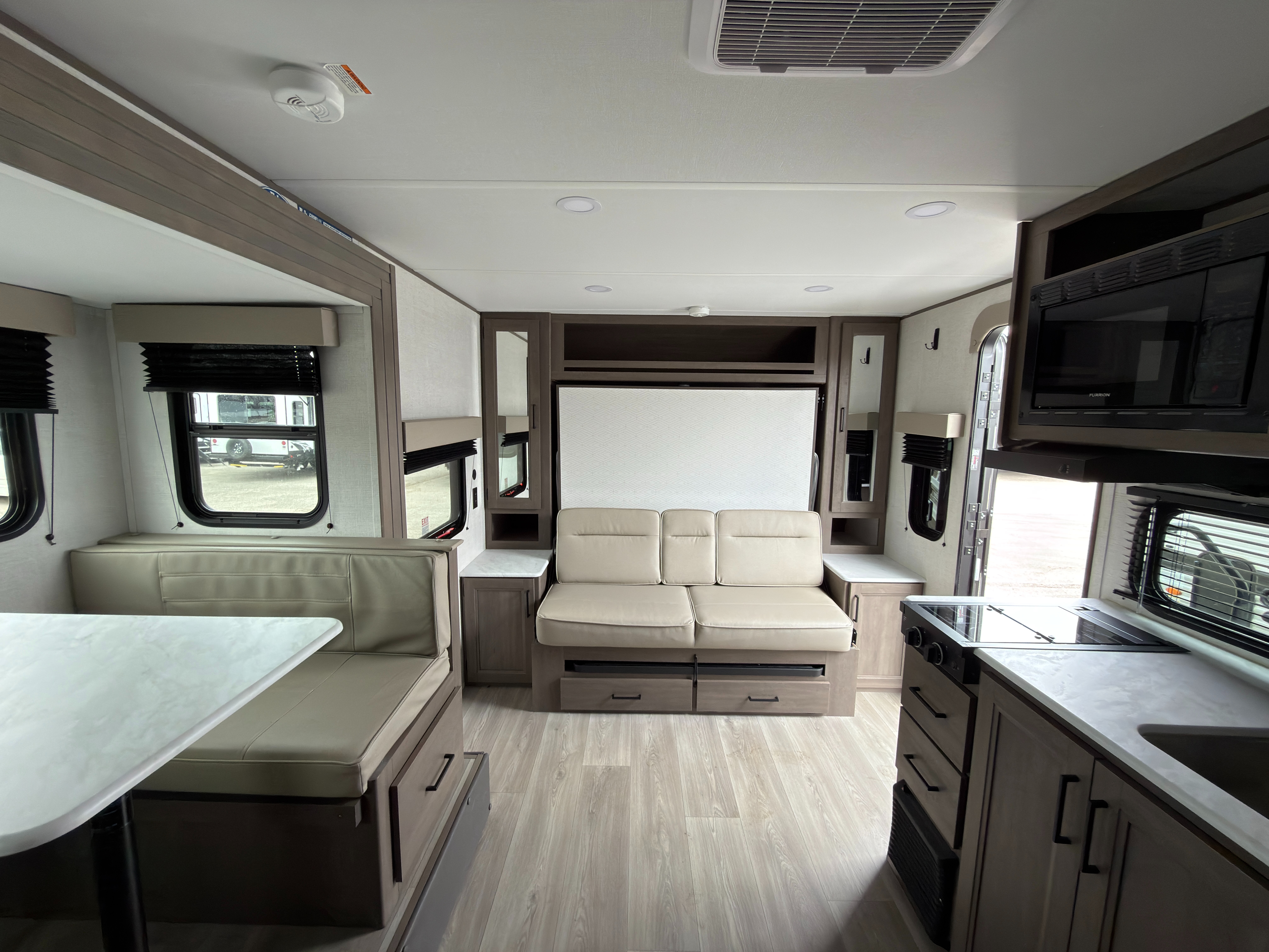 2025 Grand Design TRANSCEND XPLOR 161BH - Image 9