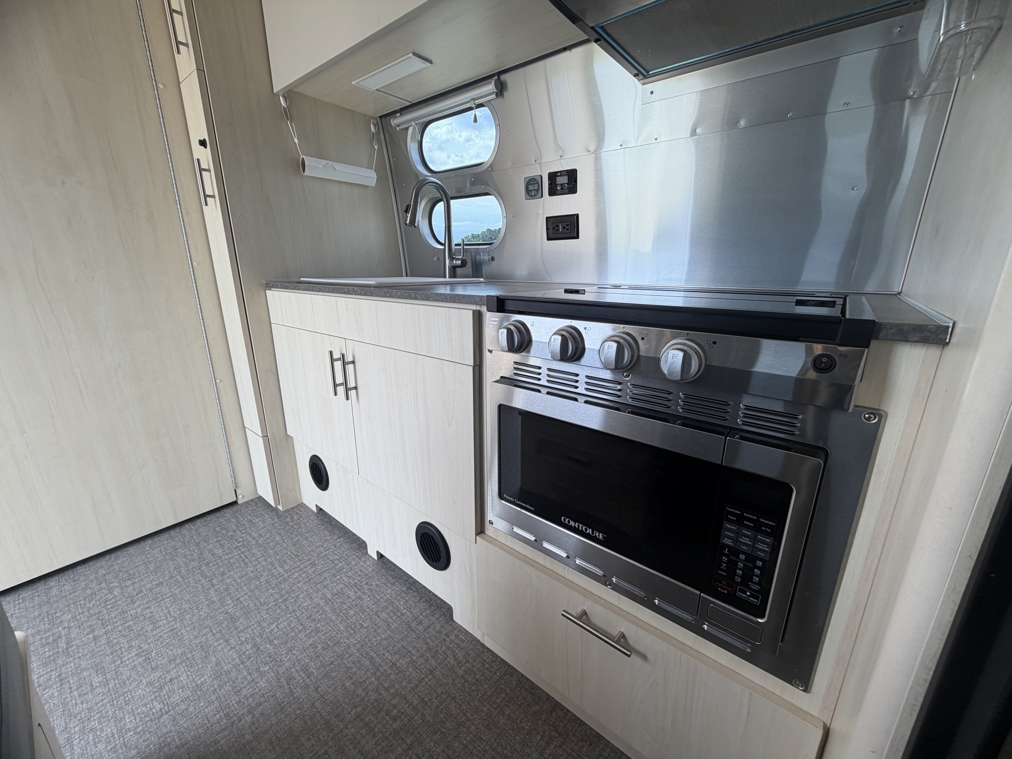 2024 AIRSTREAM FLYING CLOUD 23FB - Image 22