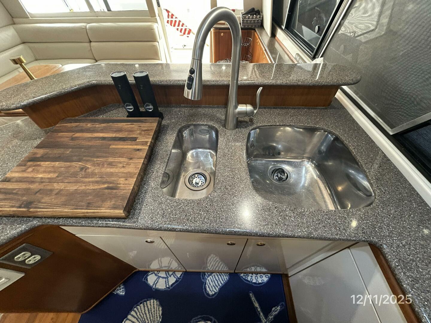1998 Bayliner 4788 - Image 38