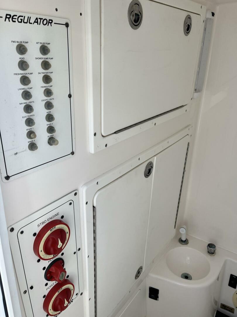 2006 Regulator 32 Center Console - Image 18
