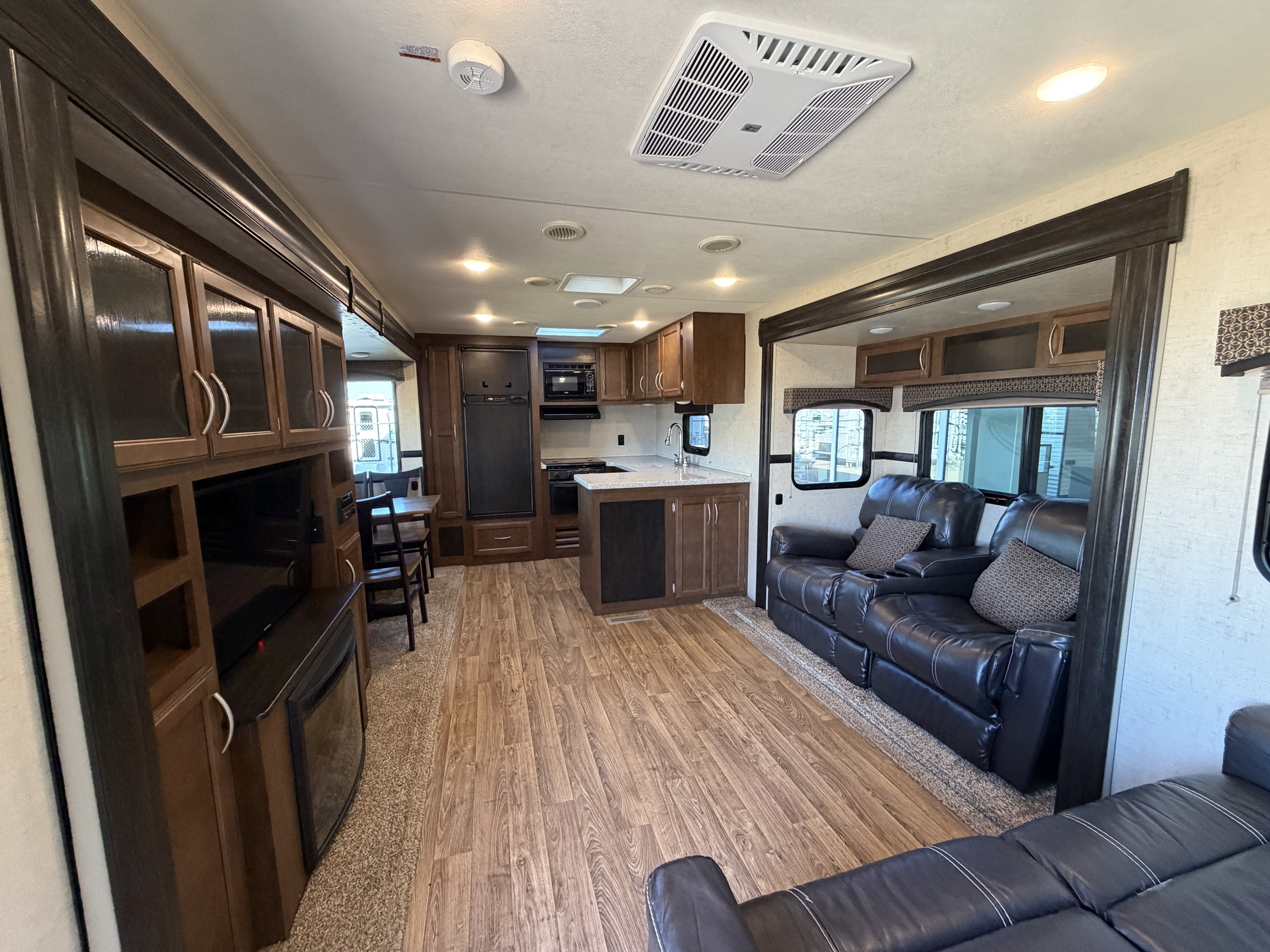 2018 VENTURE RV SPORT TREK TOURING 336 VRK - Image 3