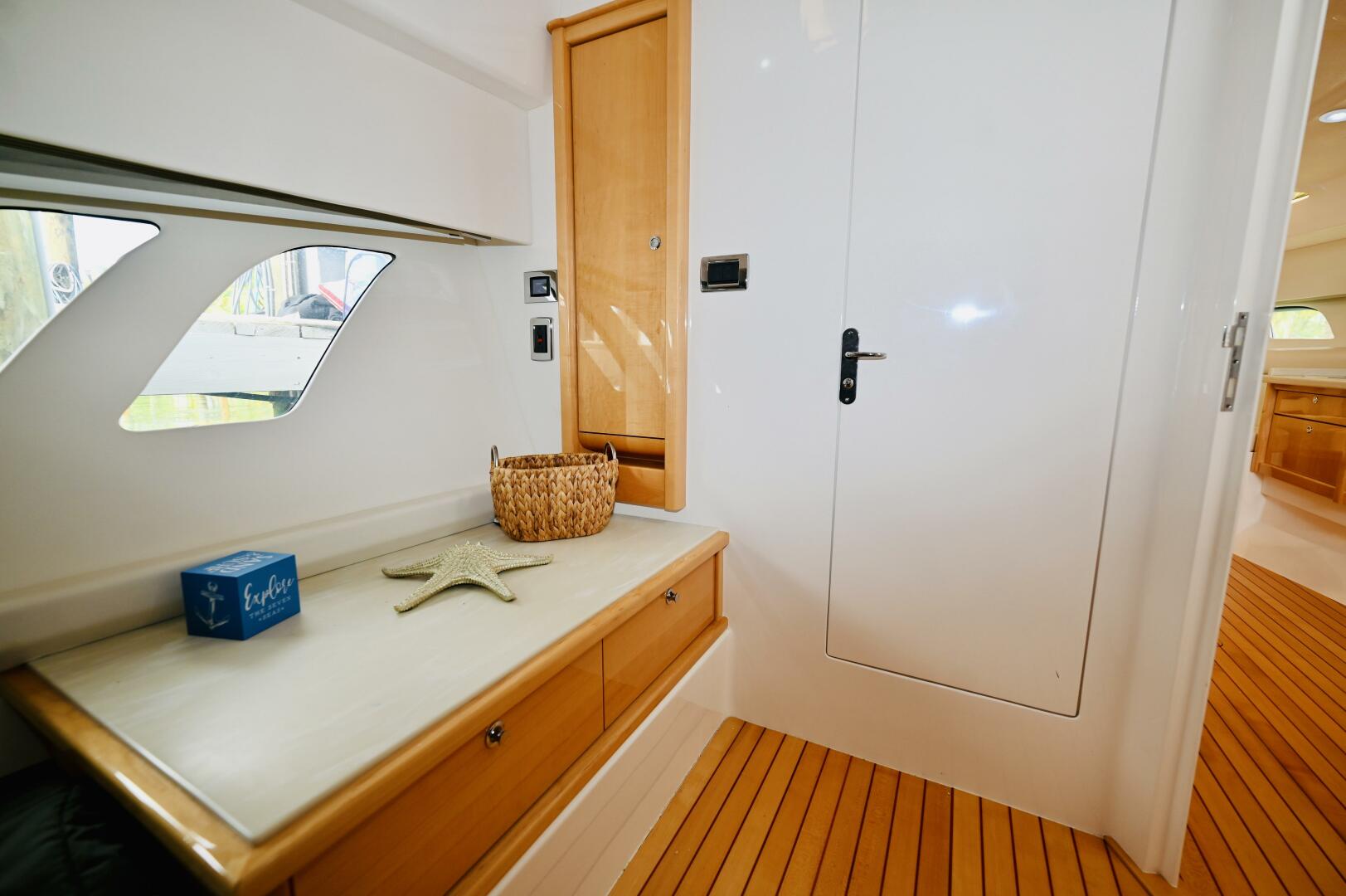 2019 Intrepid 475 Sport Yacht - Image 25