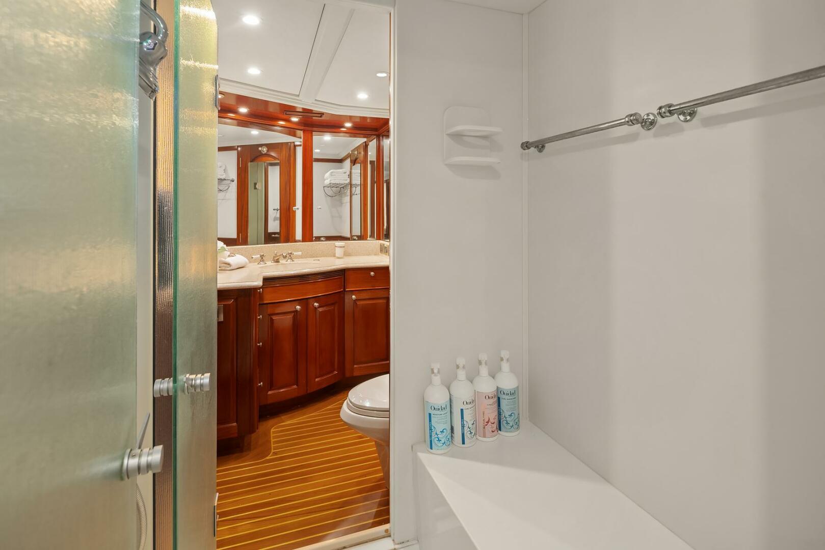 2001 Rayburn Custom Yachts Flush Deck - Image 30
