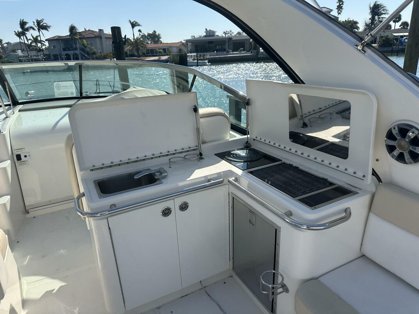 2013 Sea Ray 370 Venture - Image 4