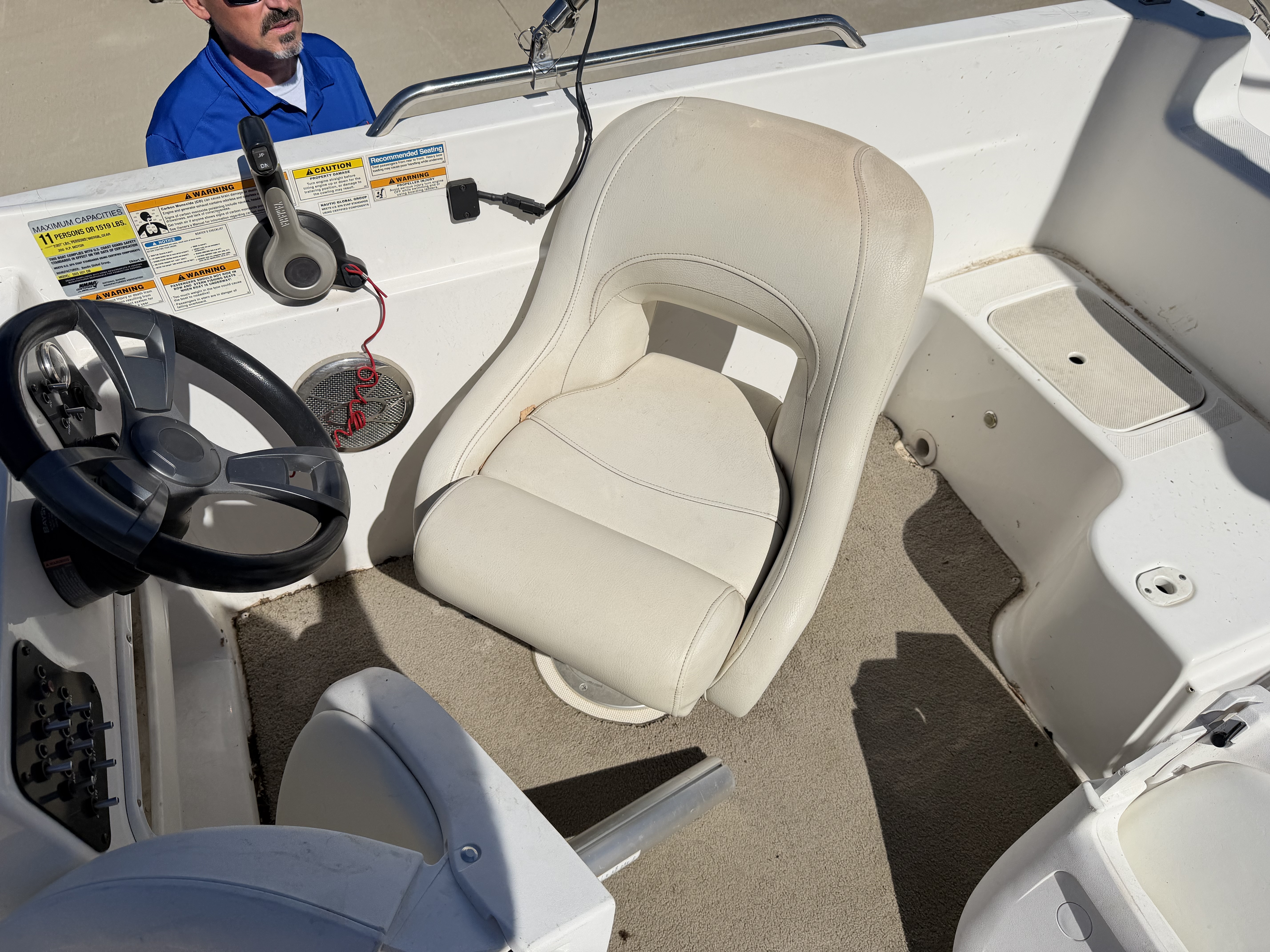 2014 Hurricane Sundeck 201 - Image 17