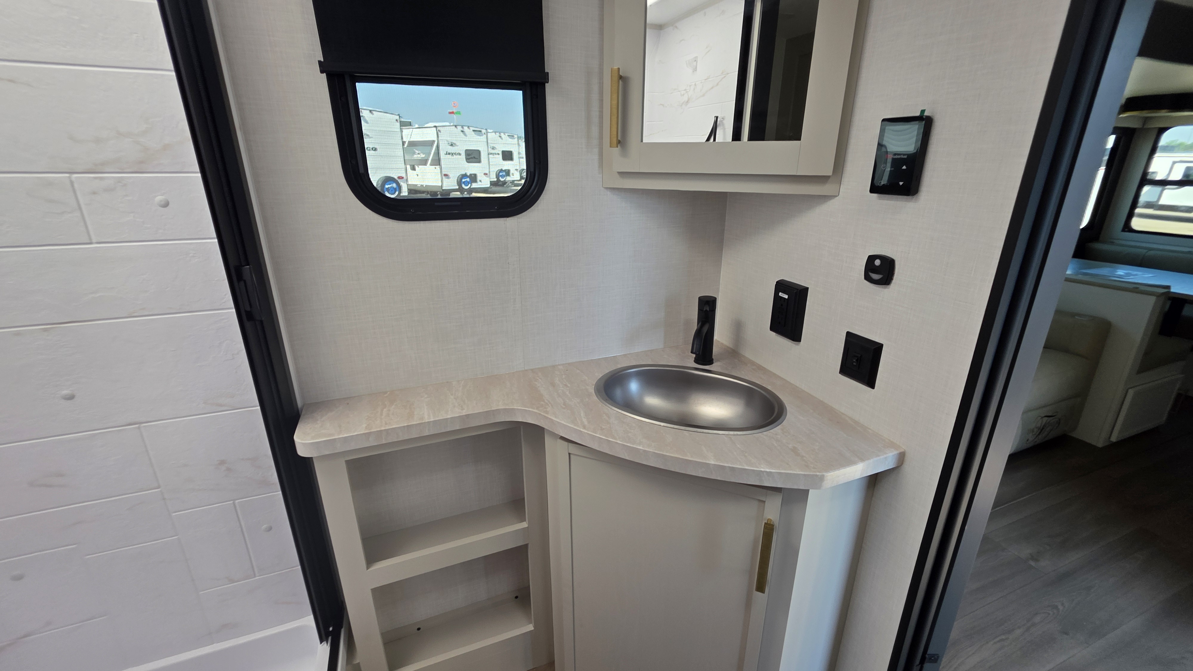 2027 VENTURE RV STRATUS 261VRB - Image 24