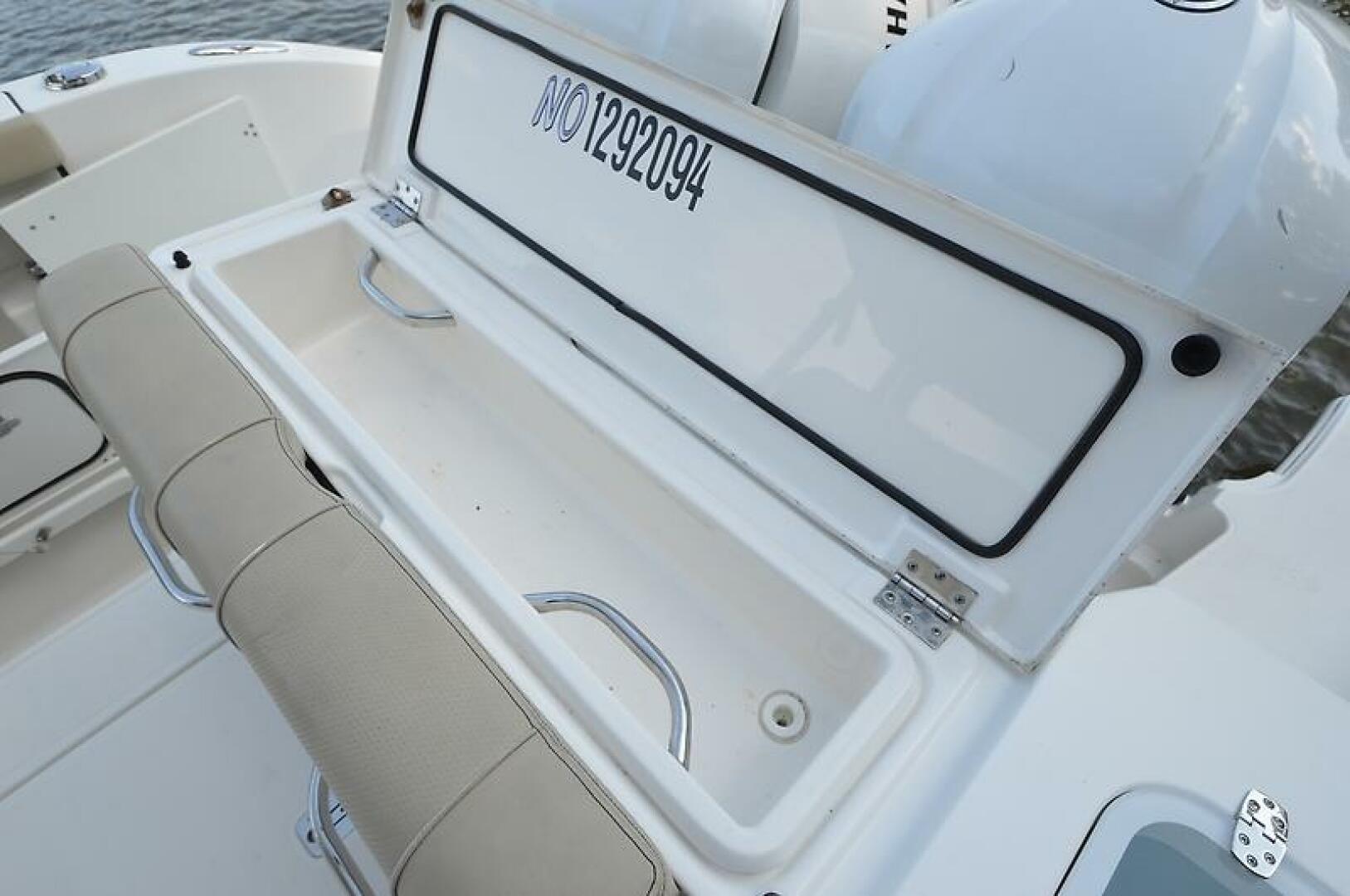 2019 PURSUIT S 288 Sport Base - Image 40