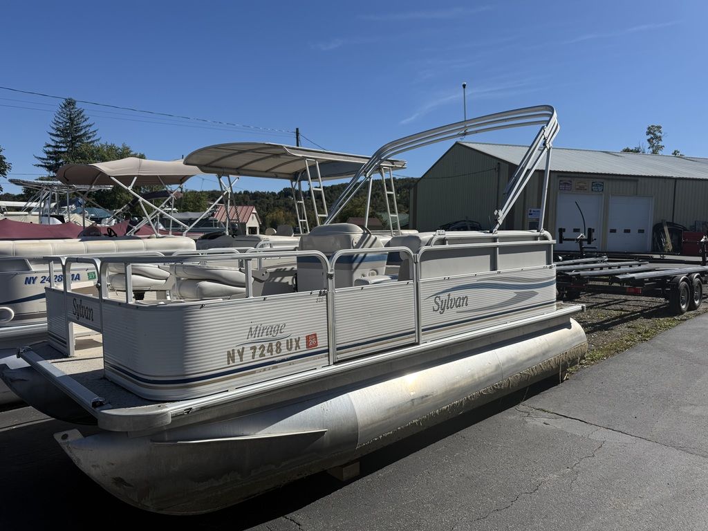 2002 Sylvan 16 E - Image 1