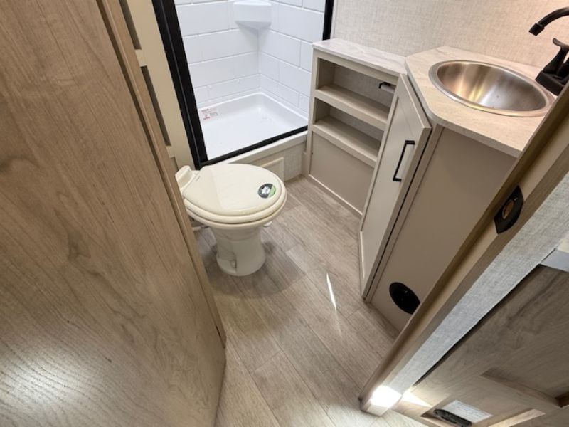 2026 Ember RV E-Series 22ETS - Image 6