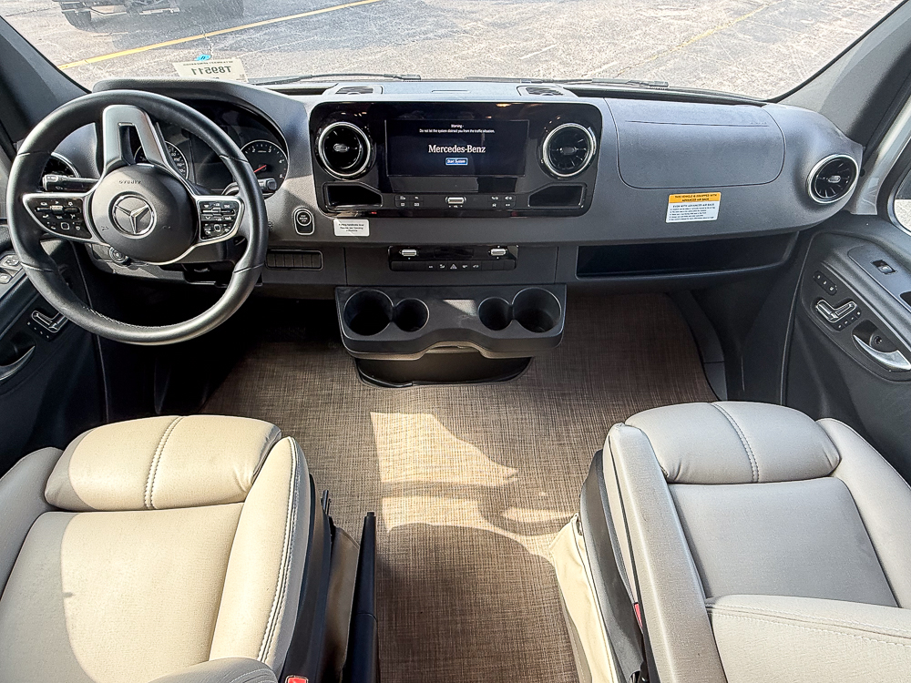 2025 THOR MOTORCOACH 24TT - Image 38