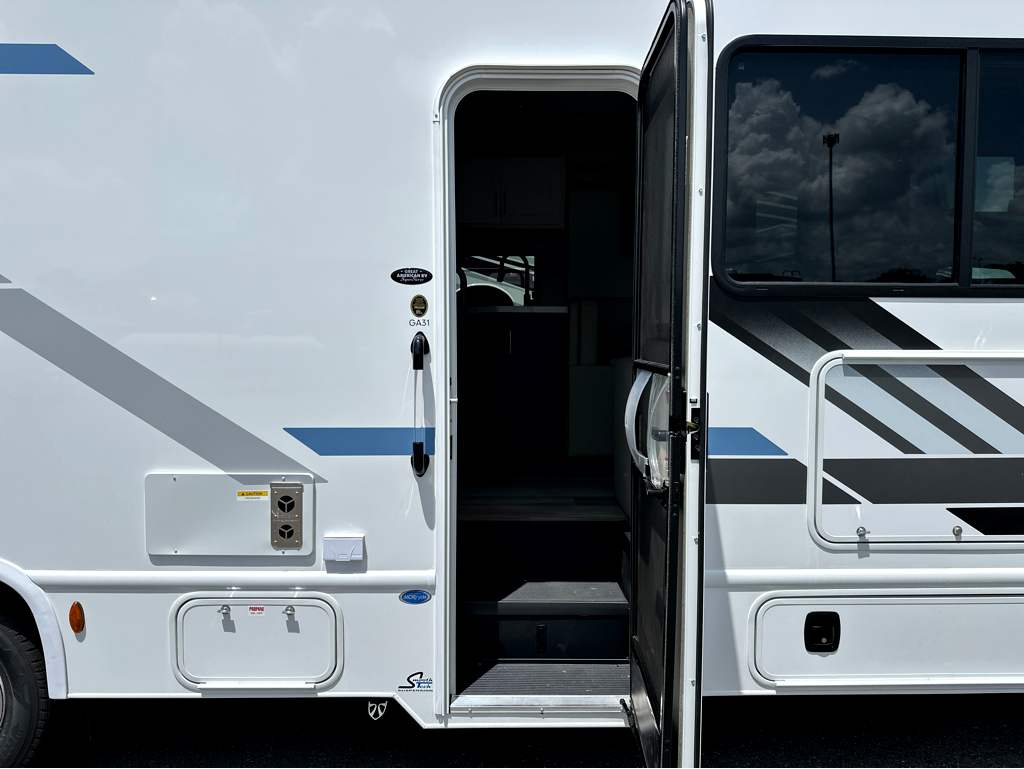 2027 THOR MOTOR COACH MAGNITUDE GA31 - Image 9