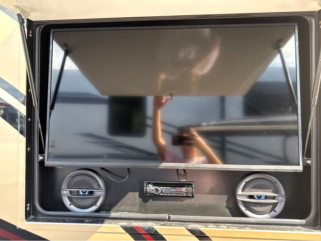 2014 Fleetwood DISCOVERY 40E - Image 7