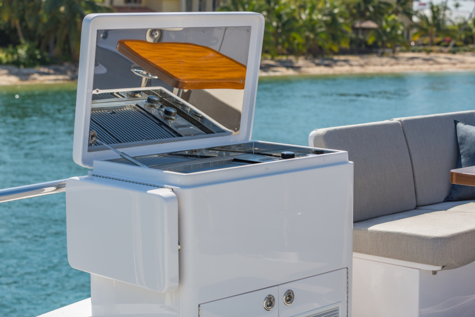 2018 Hargrave Raised Pilothouse - Image 12