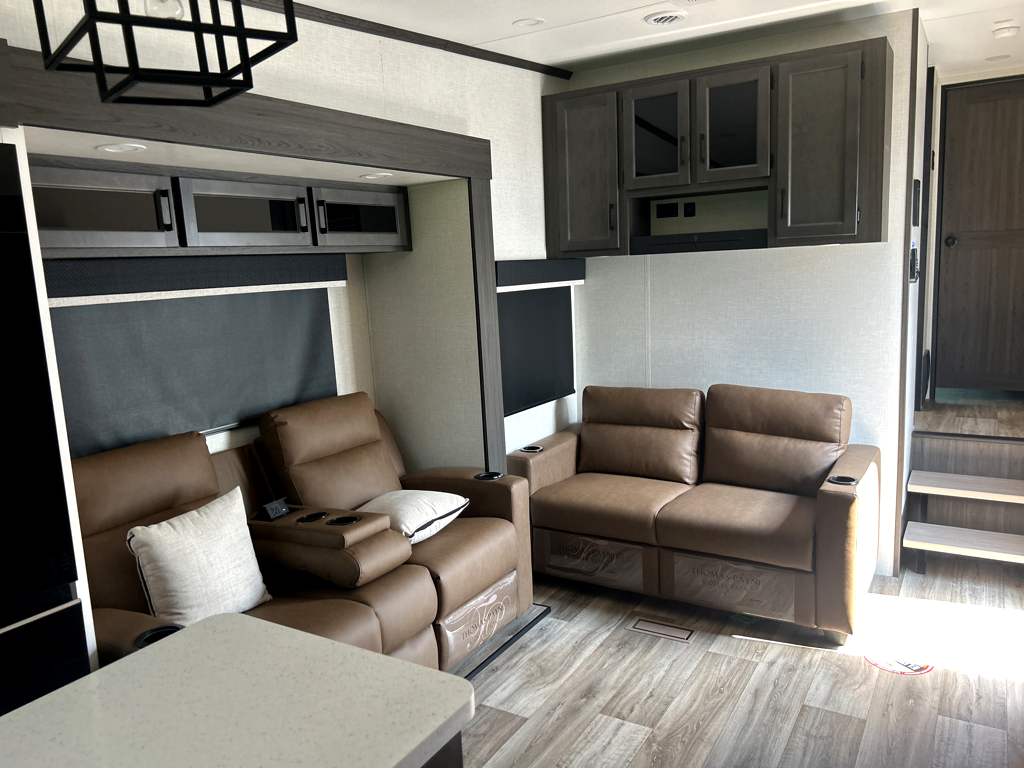 2026 VENTURE RV SPORTTREK 353VRK - Image 15