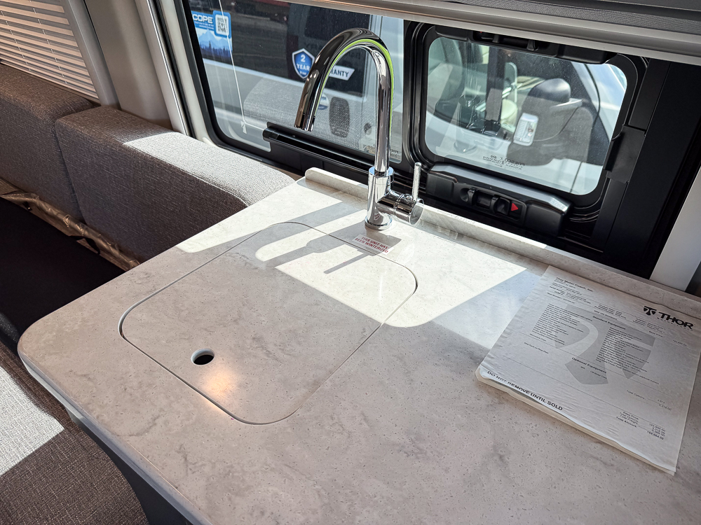 2025 THOR MOTORCOACH 19A - Image 26