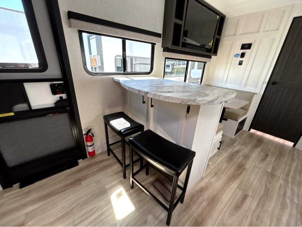 2026 VENTURE RV SPORTTREK 271VRB - Image 9