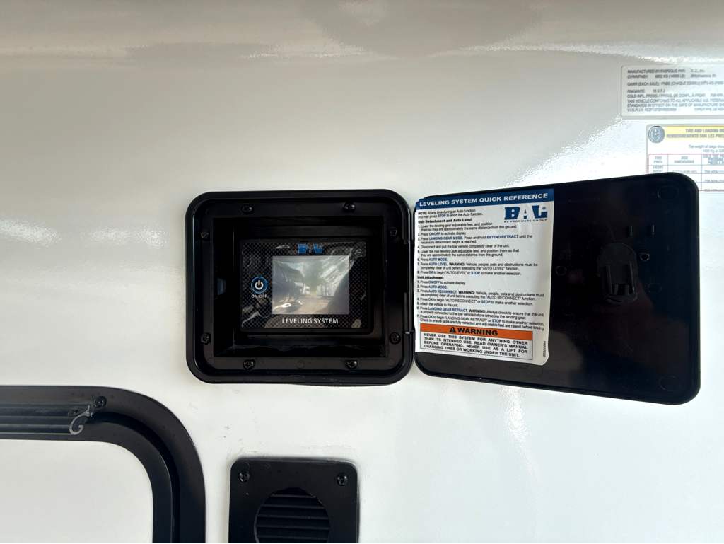 2027 VENTURE RV SPORTTREK 353VIK - Image 8