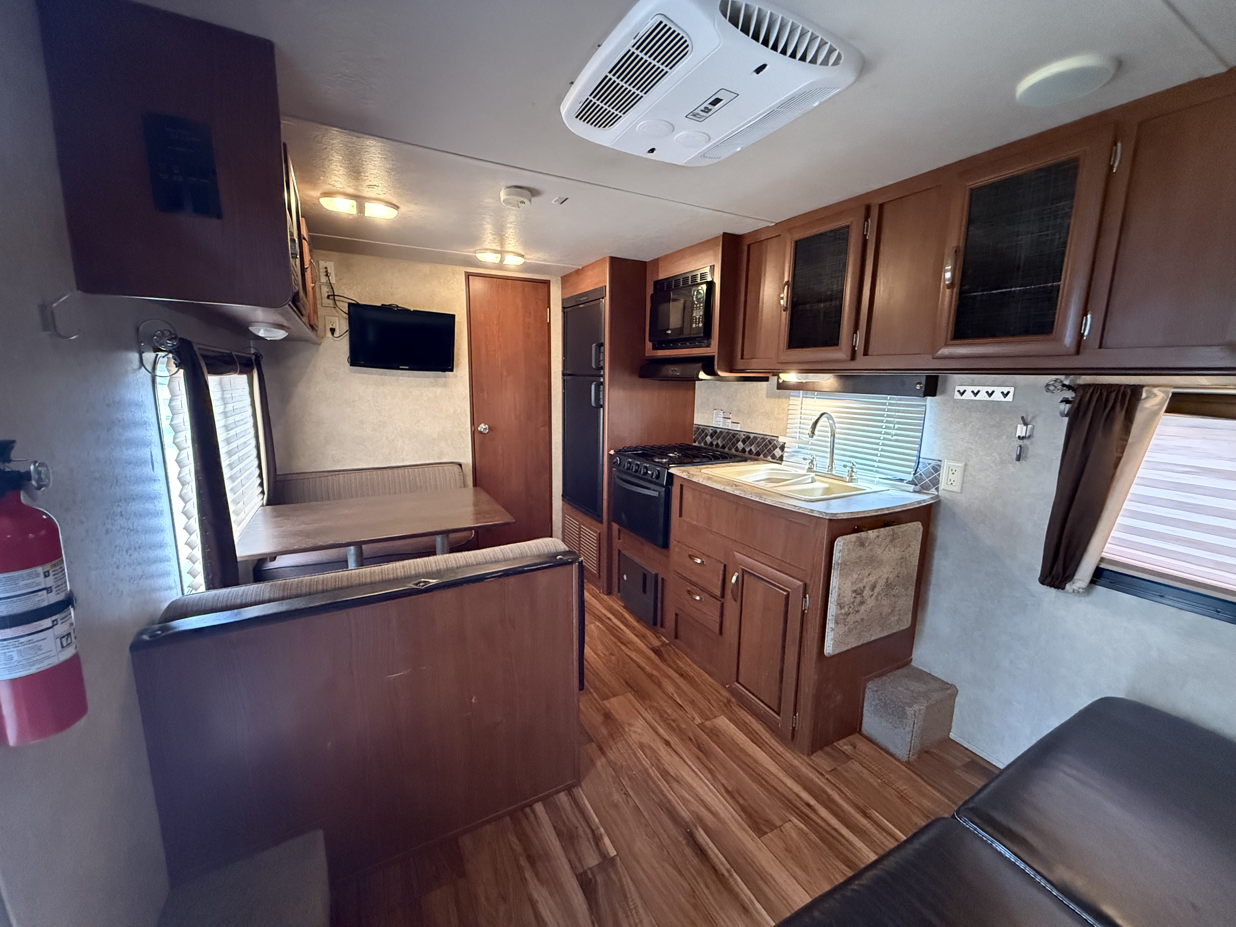 2016 WILDWOOD X-LIGHT SERIES 241QBXL - Image 9
