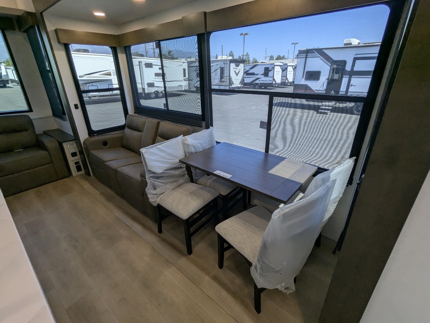 2027 Alliance RV Benchmark 42LFT - Image 21