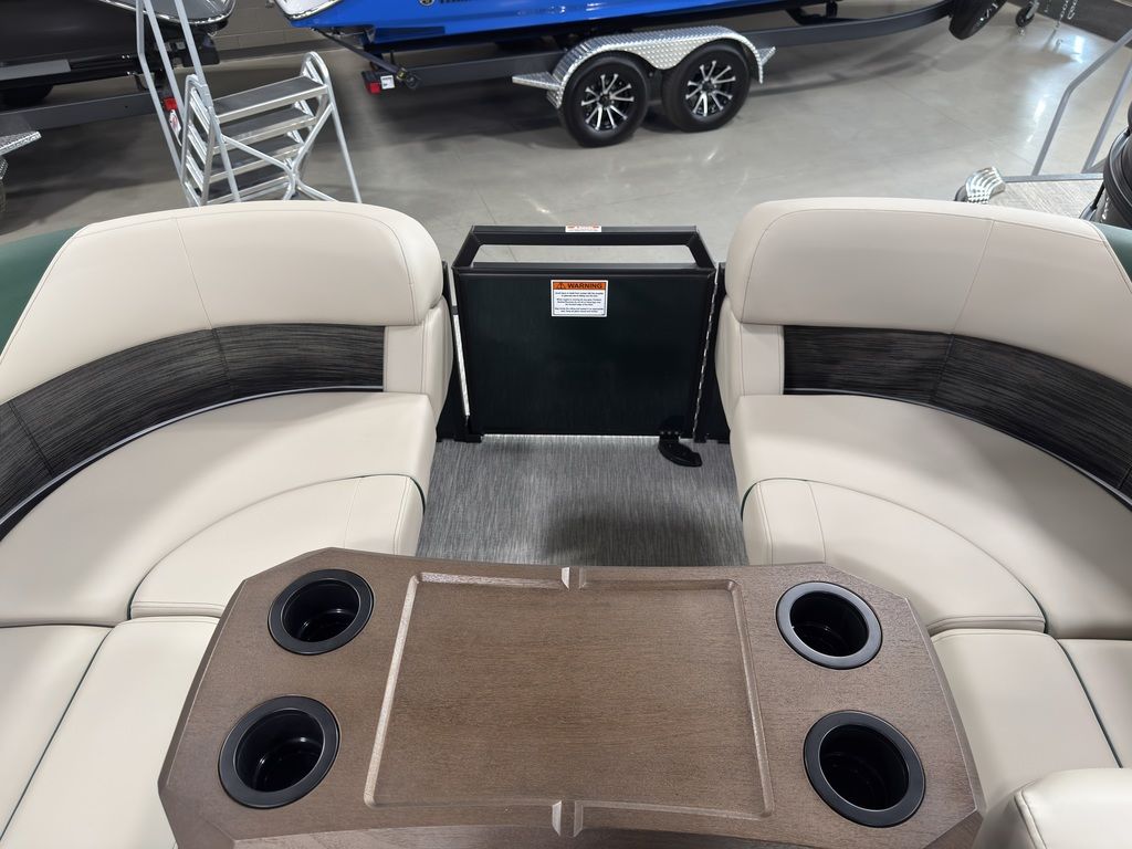 2026 Bennington 24MCSB Carbon Fiber Arch Tritoon Pontoon - Image 50