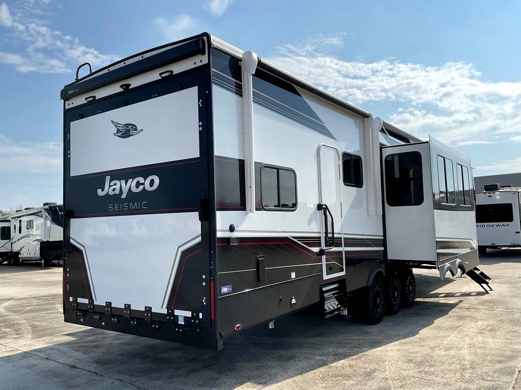2026 JAYCO SEISMIC 395 - Image 11