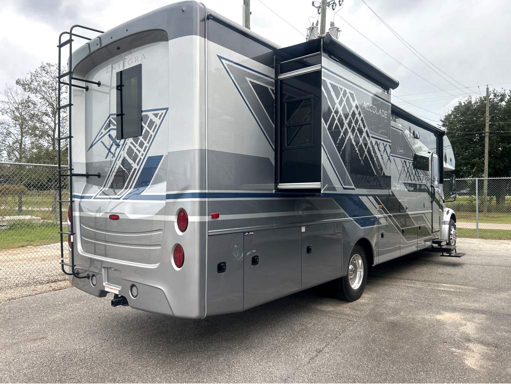 2026 ENTEGRA COACH ACCOLADE 37K - Image 6