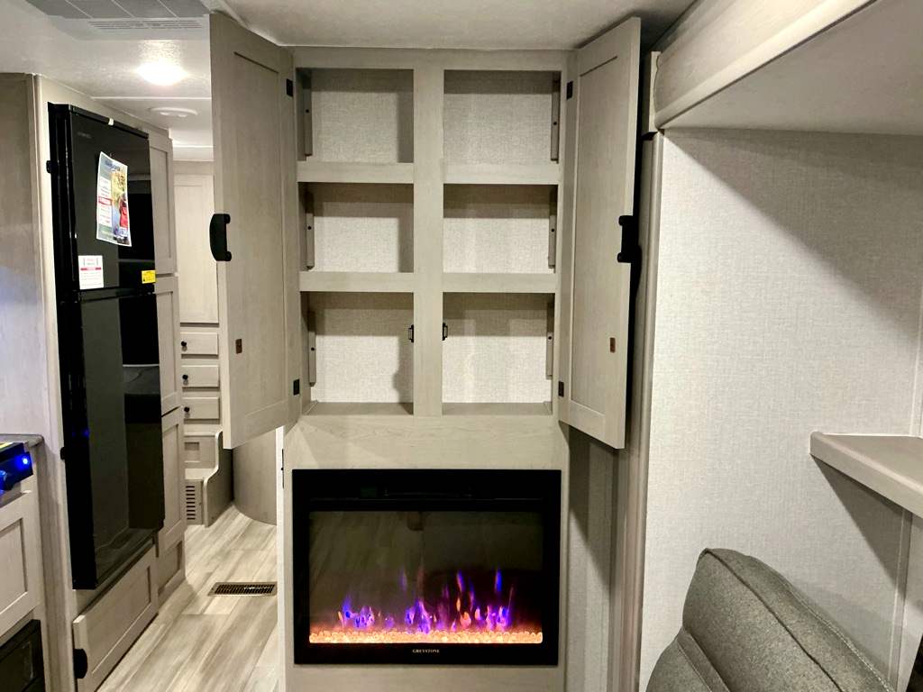 2024 COACHMEN 252DBUS - Image 6