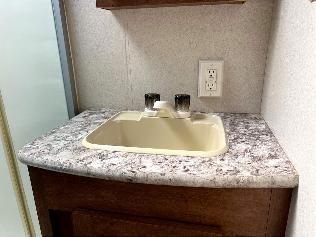 2018 FOREST RIVER WILDWOOD 254RLXL - Image 17