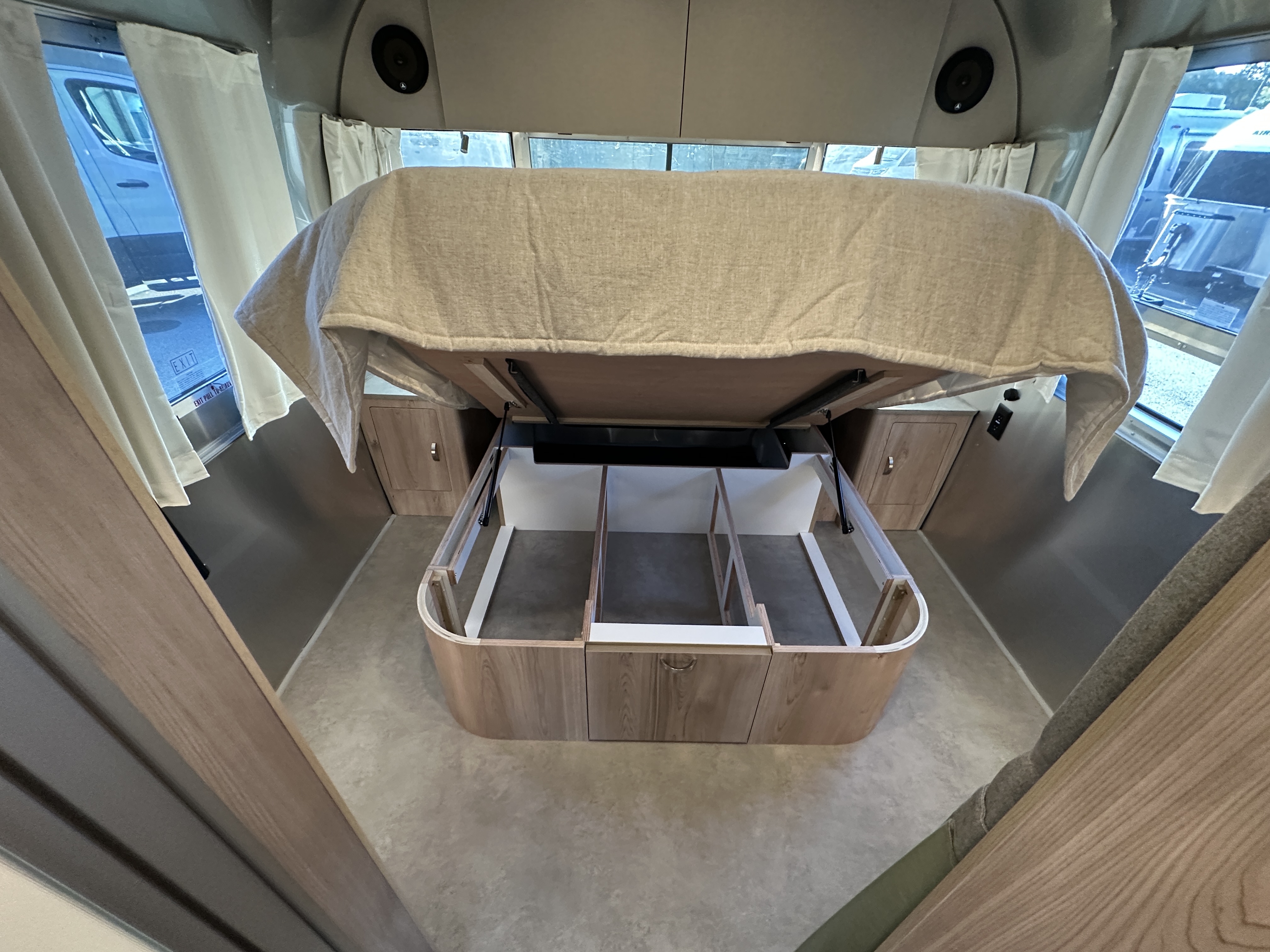 2027 Airstream Flying Cloud 27FB - Image 28