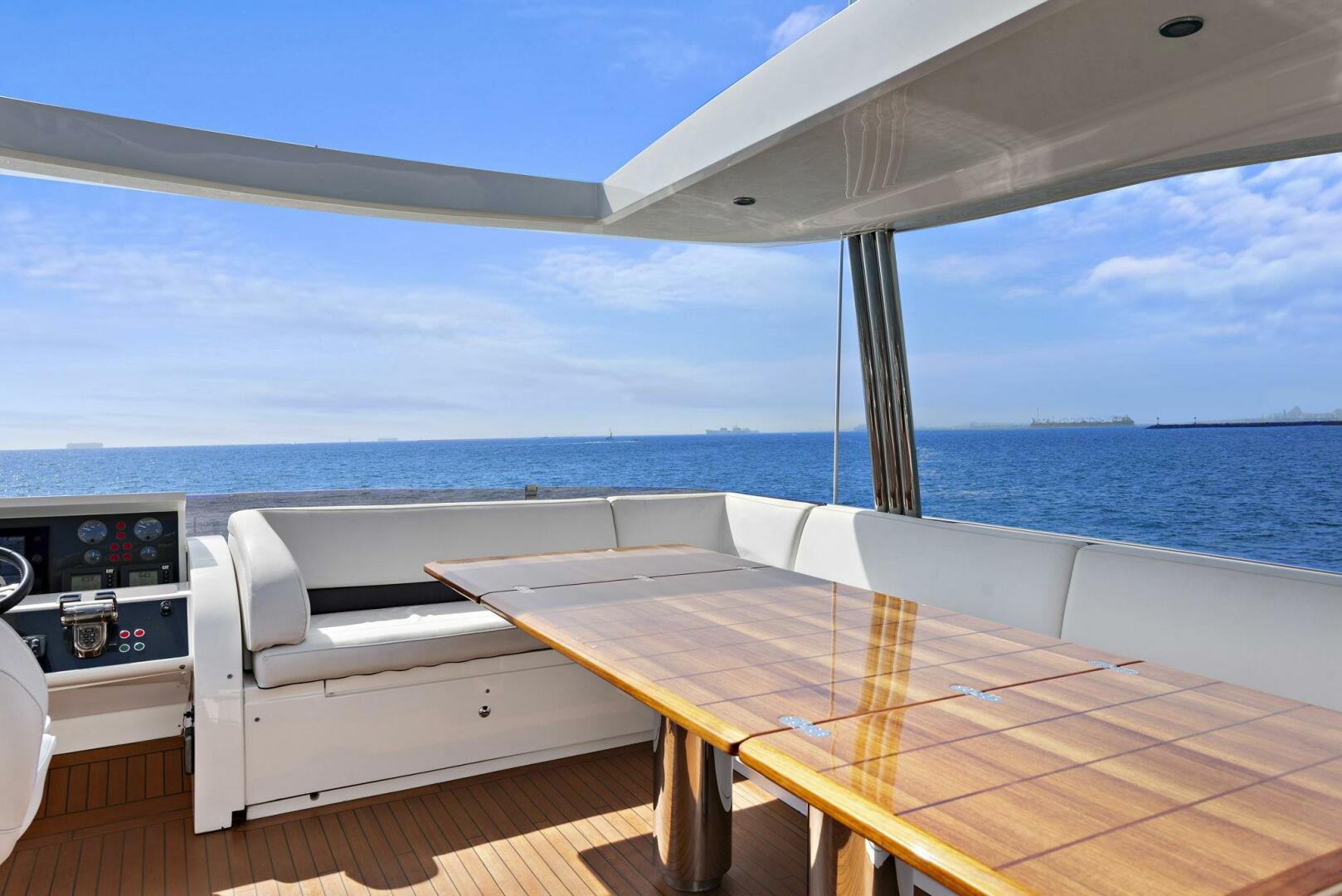 2015 Princess 72 Motoryacht - Image 10