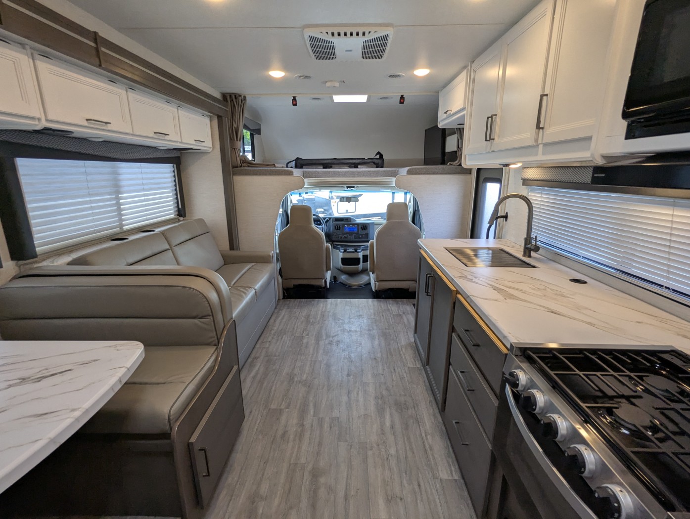 2025 Thor Motor Coach Four Winds