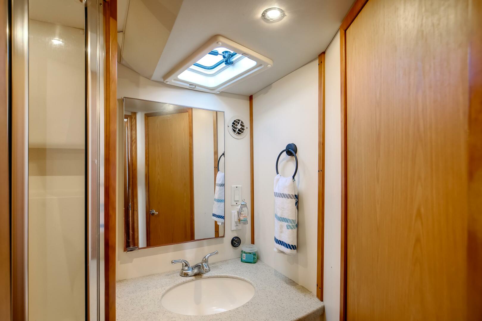 2007 Luhrs 36 Convertible - Image 15