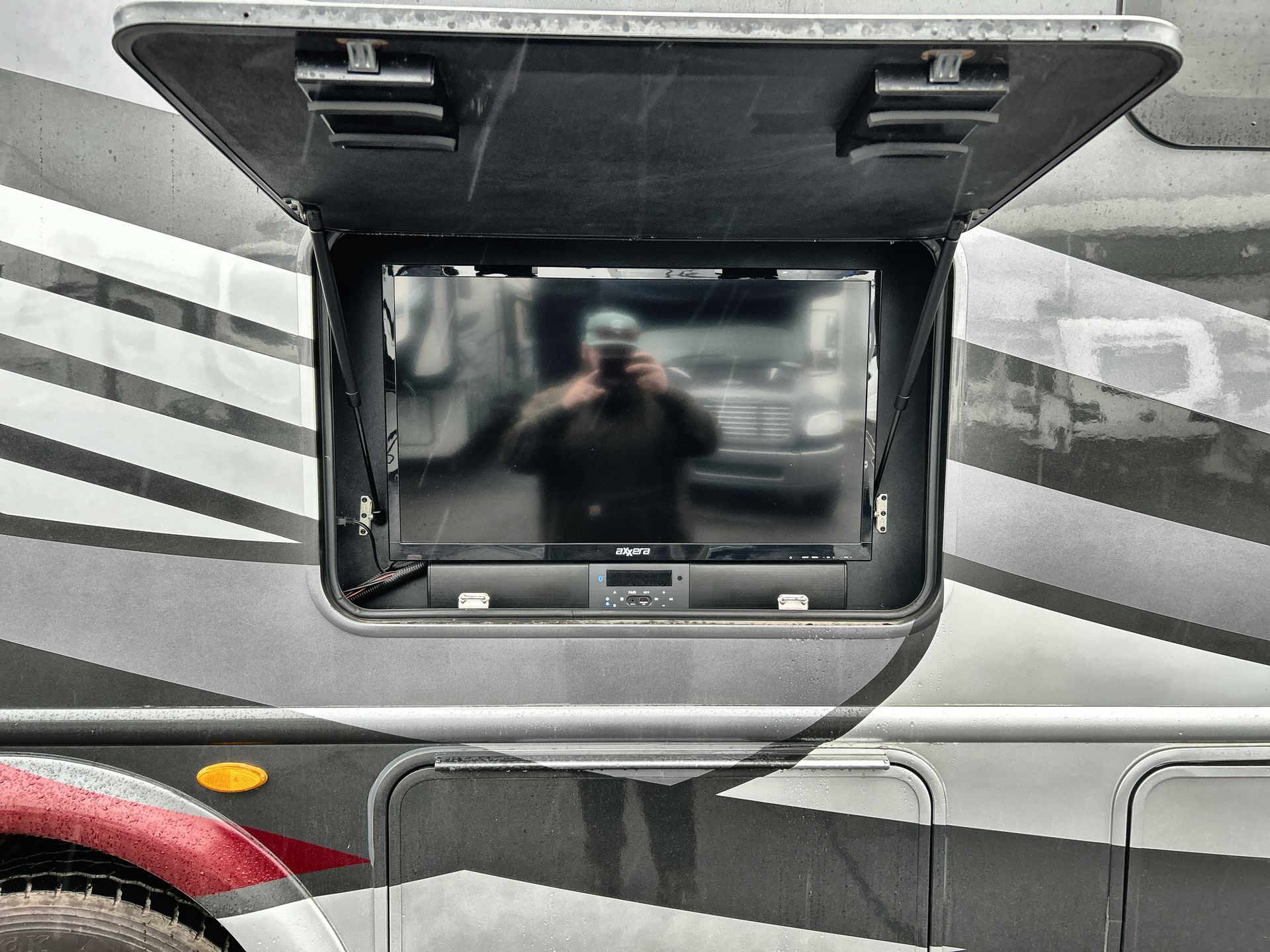 2021 Thor Motor Coach Magnitude SV34 - Image 27