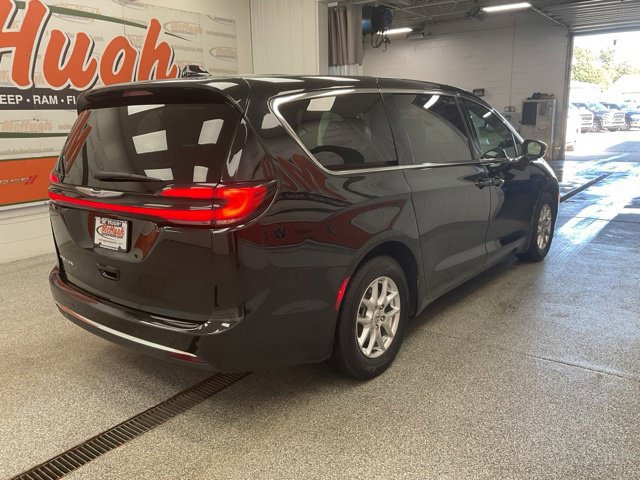2025 Chrysler Pacifica Limited FWD - Image 5
