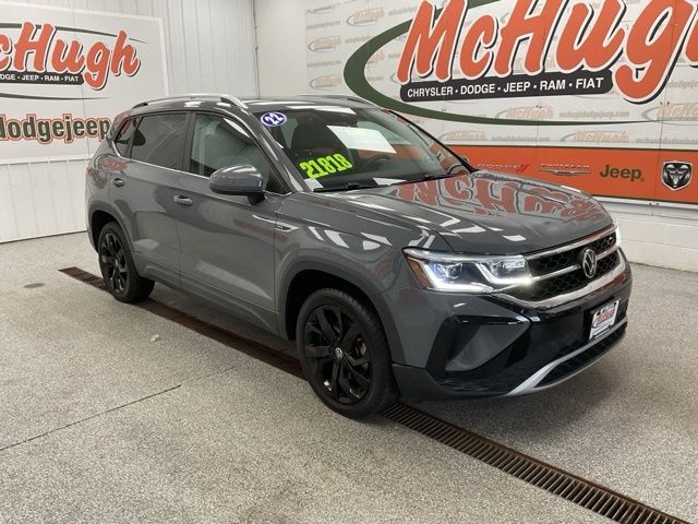 2022 Volkswagen Taos Utility 4D SEL 2WD - Image 3